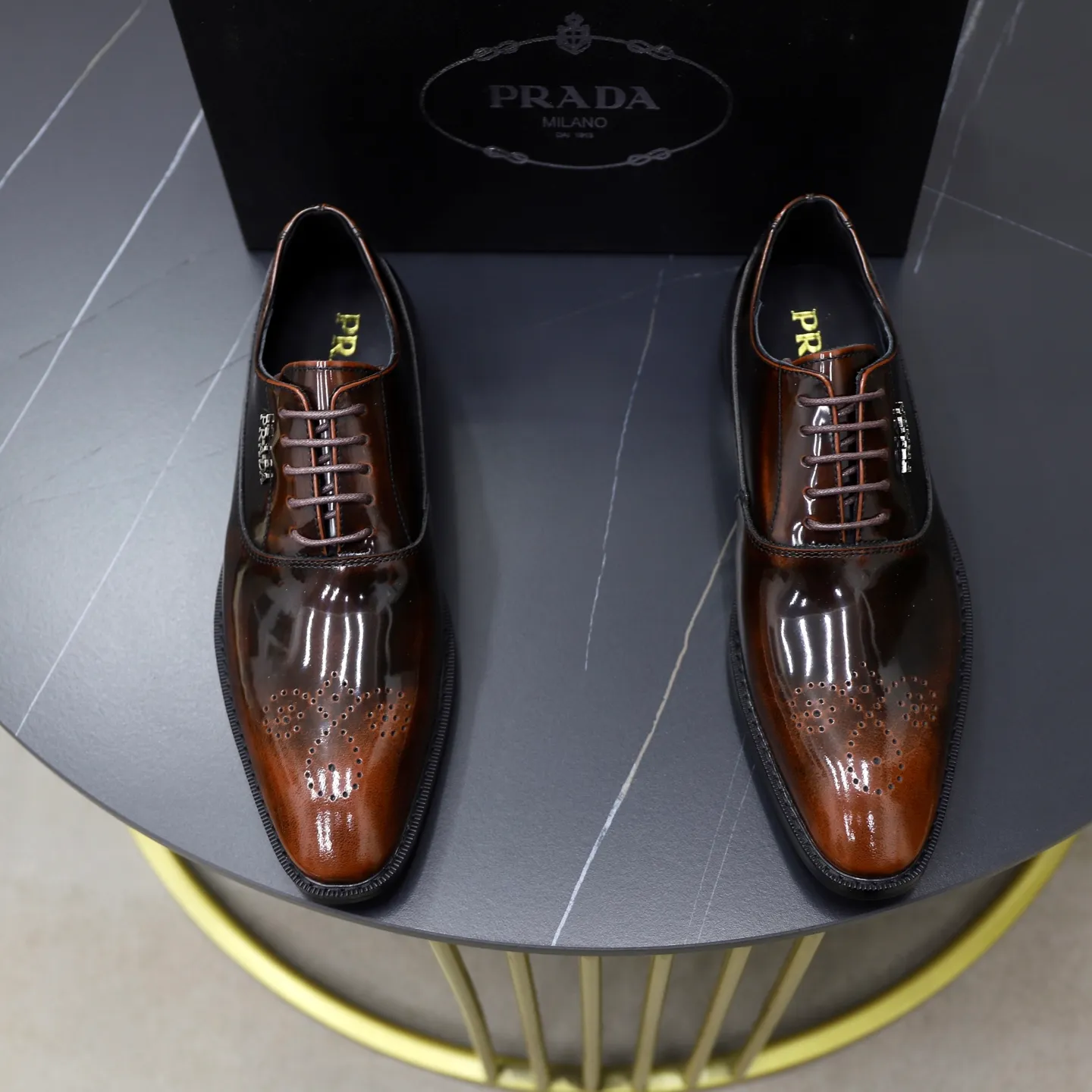 Ex-factory price: 540💰🙅‍♂️🙅‍♂️🙅‍♂️ Brand: PRADA Standard code: Men's code 38-44 (45 can be customized) Grade: Same style as the official website Original order quality Material: Original cowhide surface Comfortable cowhide lining Original outsole Style category: Men's fashionable casual leather shoes Distinguished big-name luxury elements Top luxury Color: actual picture color